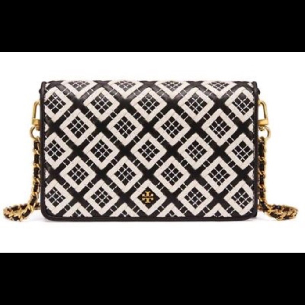 Authentic new Tory burch Robinson wallet Crossbody